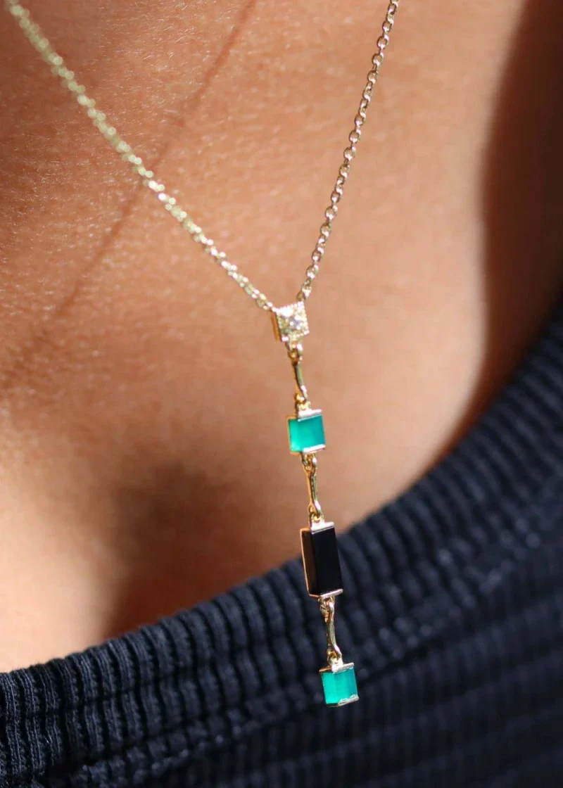 Collier doré en Y en Onyx vert et Onyx noir I Louisette - Image 4