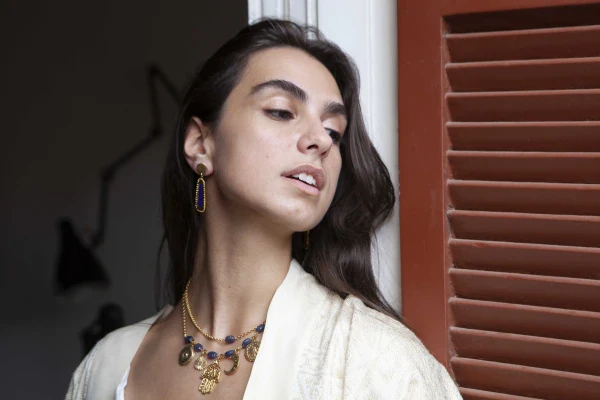 Collier double chaine Harmony avec pendentifs et perles - Image 2