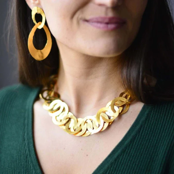 Collier en anneaux proche du cou I Noces de Cana - Image 4