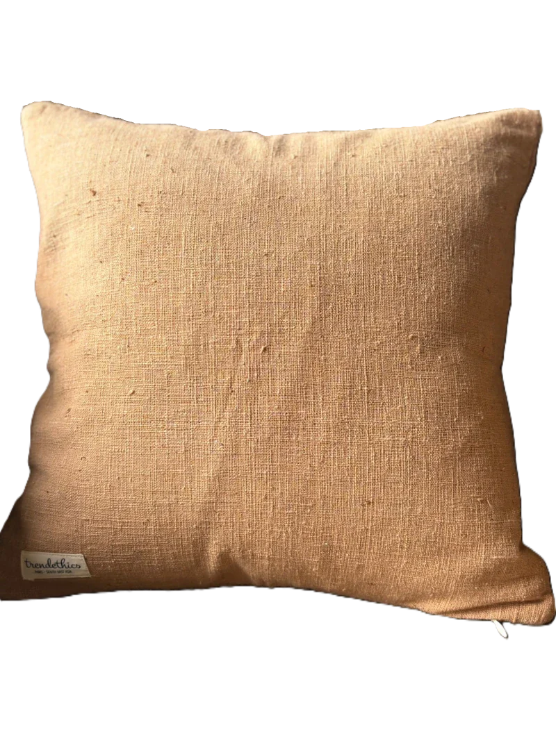 Coussin confortable à impact social - Dokmai Camel - Image 9