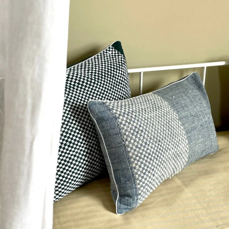 Coussin design à impact social - Patakalo Bleu - Image 3