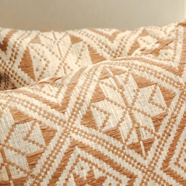 Coussin fait main caramel - Dokmai - Image 3
