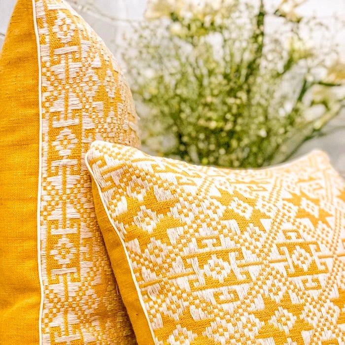 Coussin fait main jaune - Dokmai - Image 3