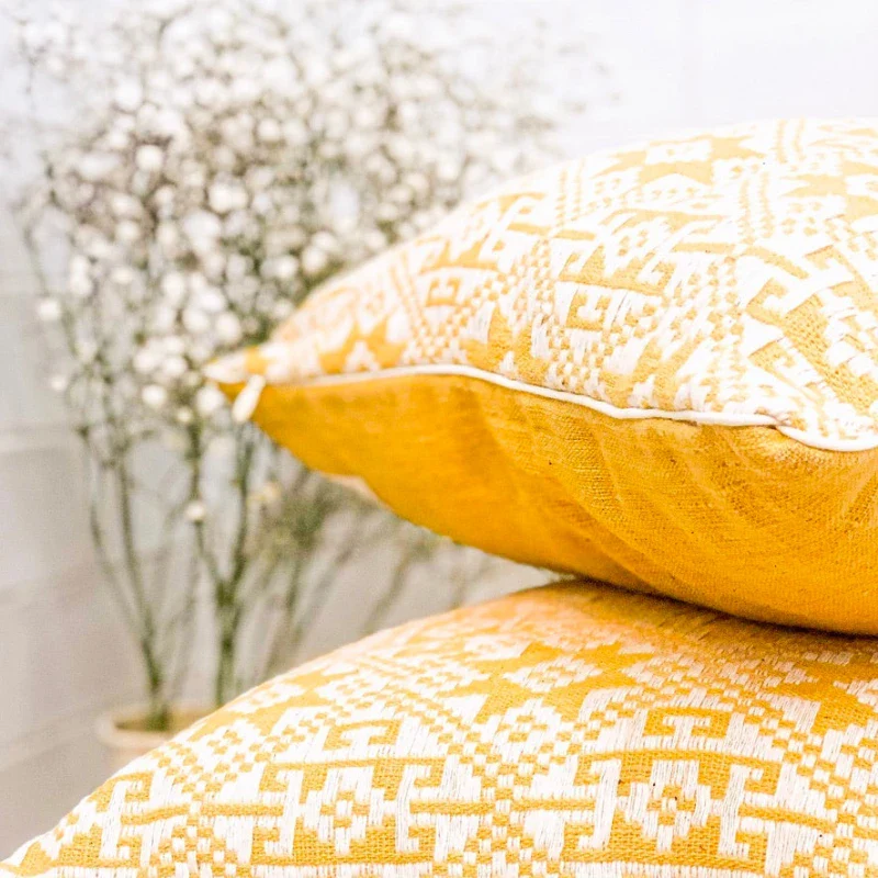 Coussin fait main jaune - Dokmai - Image 4