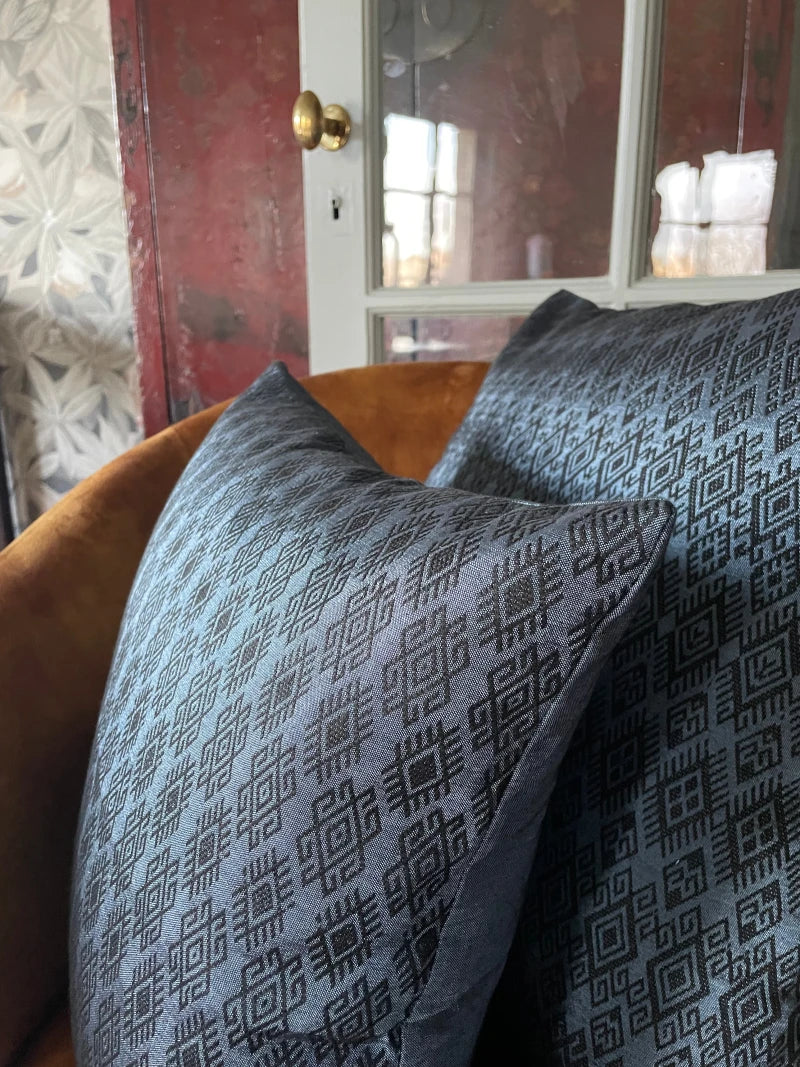 Coussin Kachin bleu nuit - Image 3