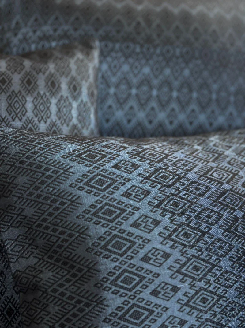 Coussin Kachin bleu nuit - Image 5