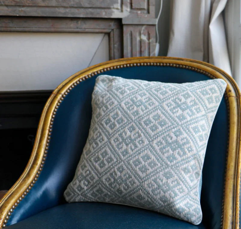 Coussin tissé main bleu ciel - Dokmai - Image 7
