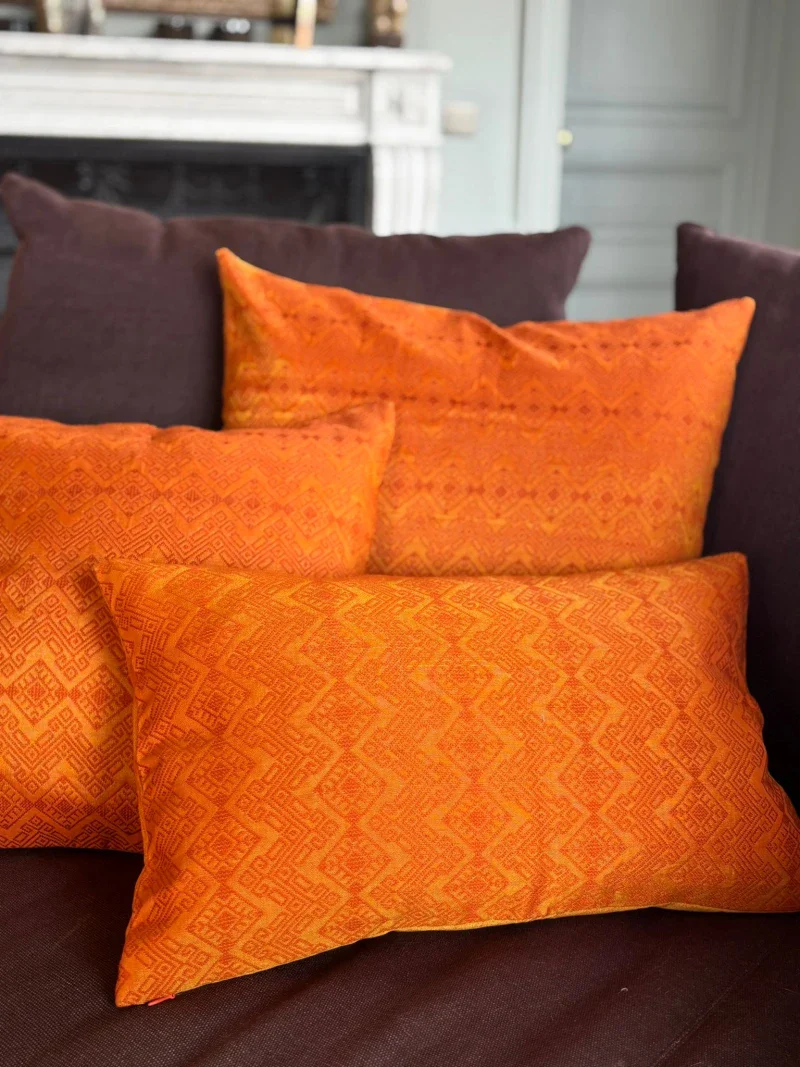 Coussin tissé main orange - Kachin - Image 2