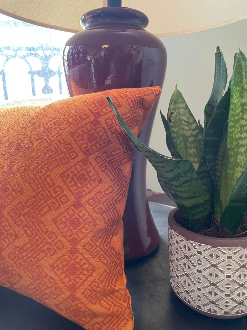 Coussin tissé main orange - Kachin - Image 3