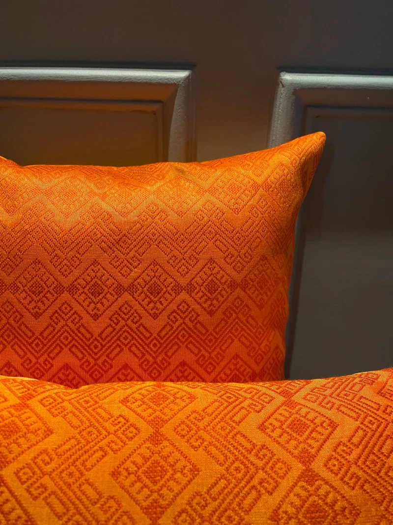 Coussin tissé main orange - Kachin - Image 9