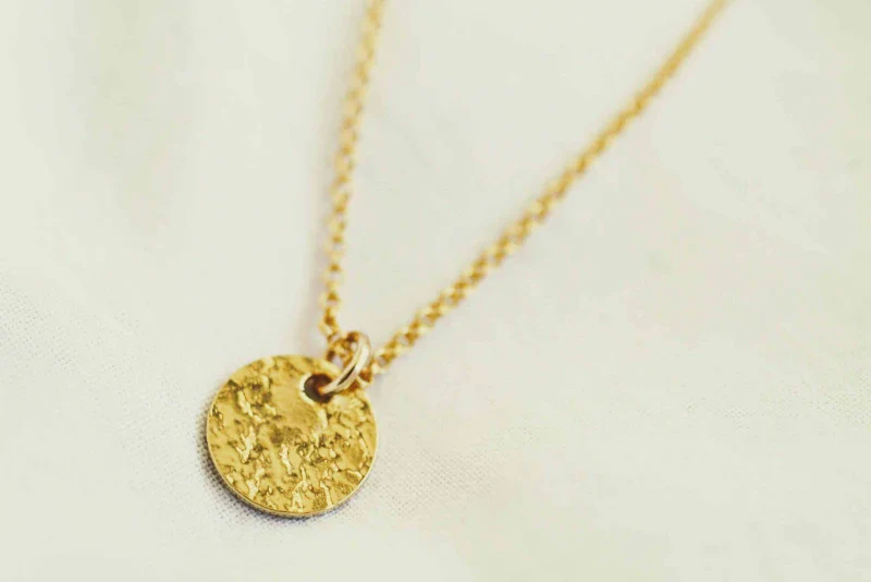 DELICATESSE - Collier fin médaille doré - Image 6