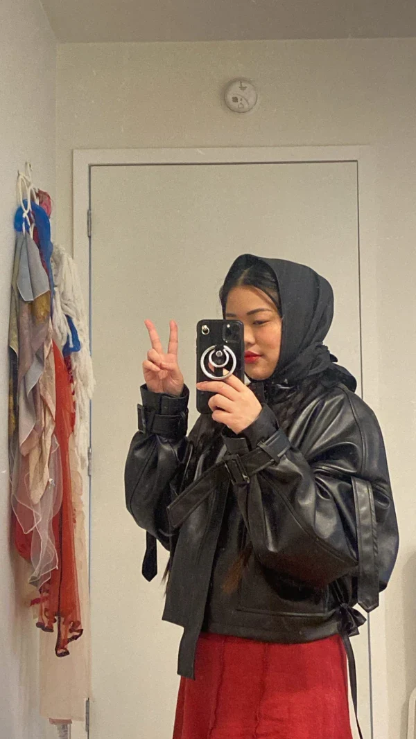 Écharpe Babushka en cuir végan Noir - Image 11