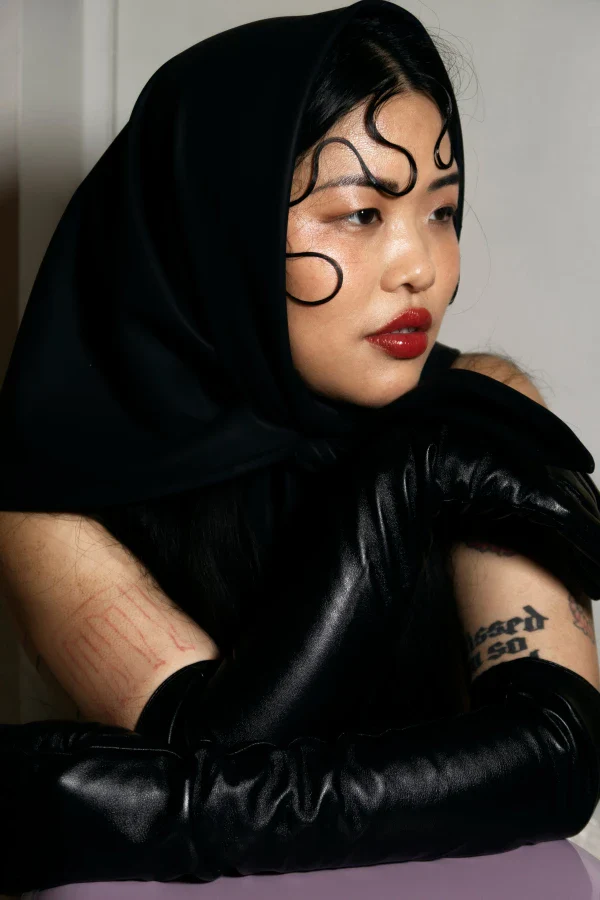 Écharpe Babushka en cuir végan Noir - Image 3