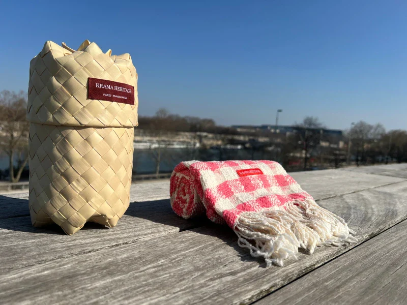 Écharpe en coton avec écrin en palmier tressé - Cerise - Image 10