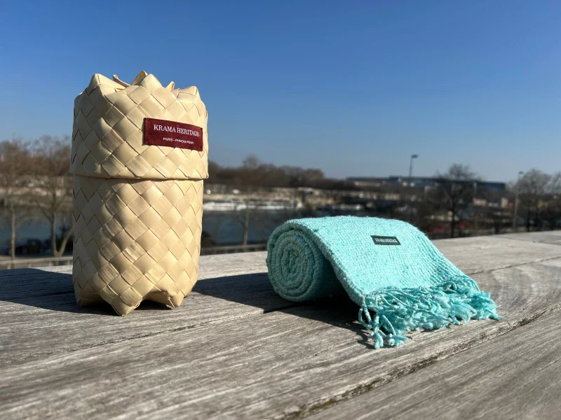 Écharpe en coton avec écrin en palmier tressé - Cyan - Image 10
