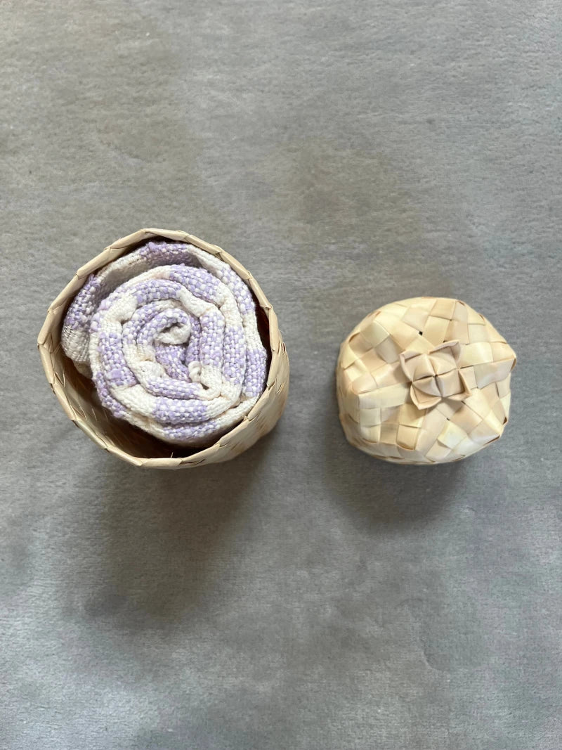 Écharpe en coton avec écrin en palmier tressé - Lilas - Image 8