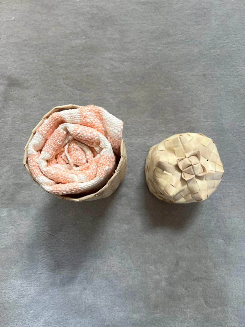 Écharpe en coton avec écrin en palmier tressé - Mandarine - Image 9