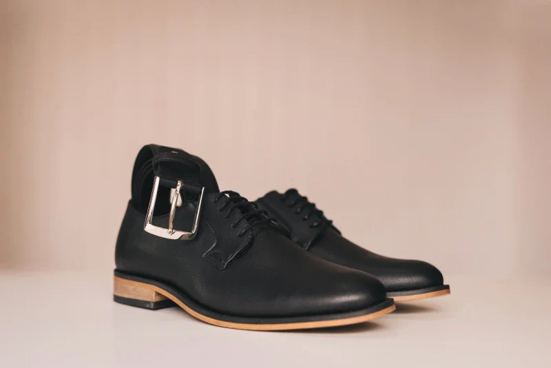 Ensemble chaussure et ceinture noir vegan - Image 2