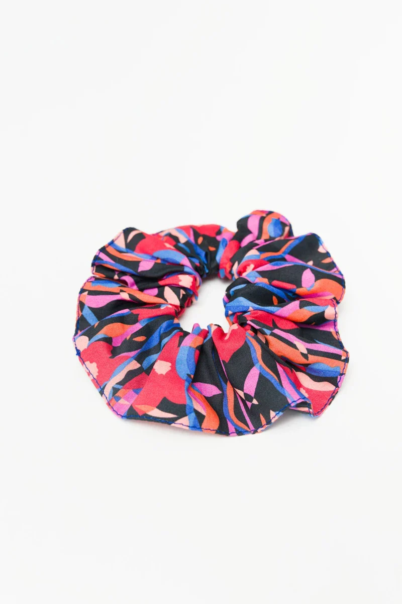 Grand chouchou rouge et bleu en coton bio - Image 2