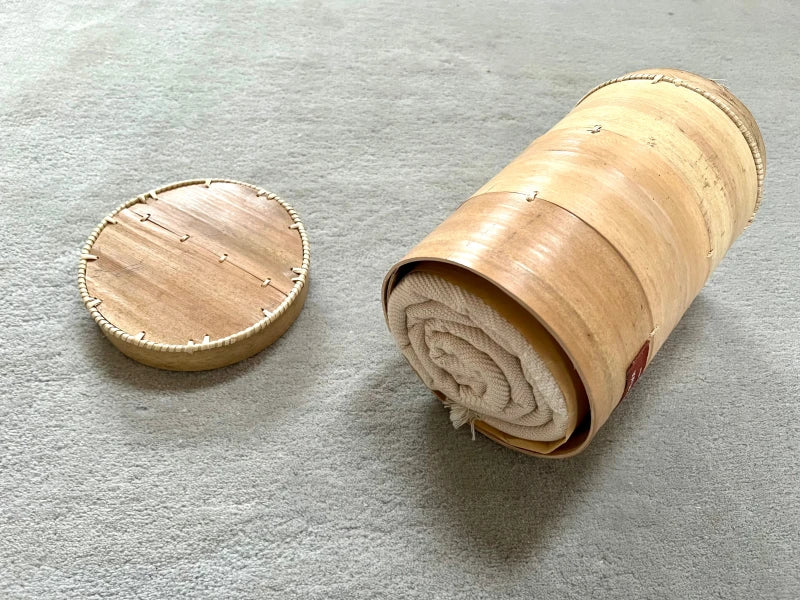 Grand écharpe douce Crème dans son écrin en écorce de palmier - Image 2