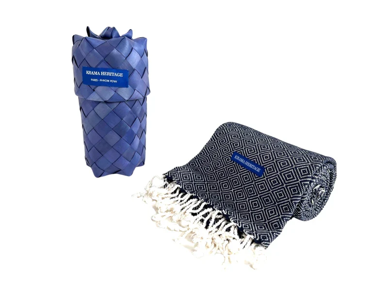 Grande écharpe en coton avec écrin en palmier tressé - Bleu Marine - Image 2