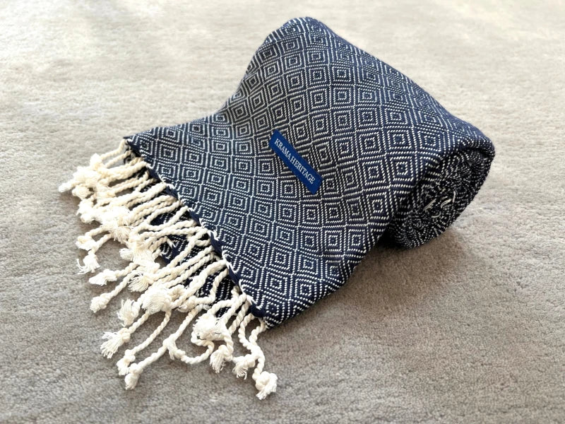Grande écharpe en coton avec écrin en palmier tressé - Bleu Marine - Image 6