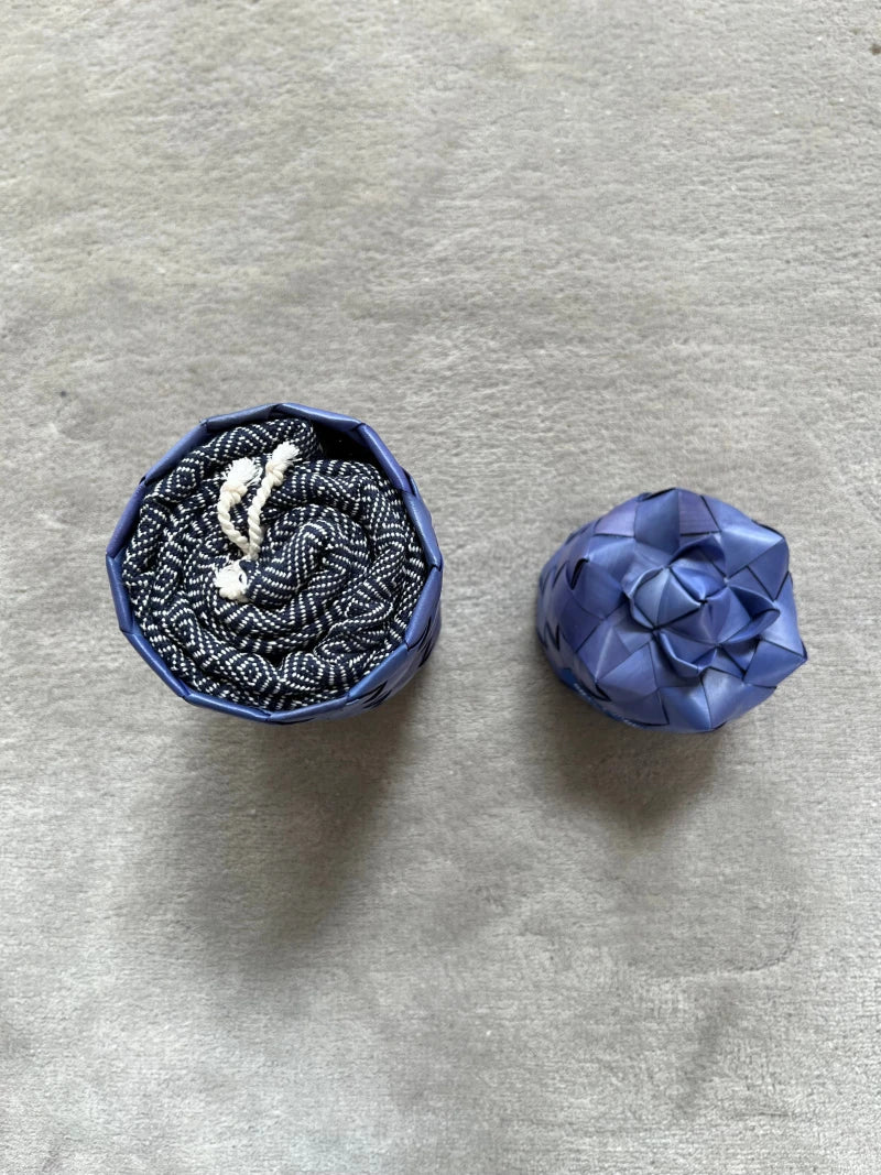 Grande écharpe en coton avec écrin en palmier tressé - Bleu Marine - Image 8