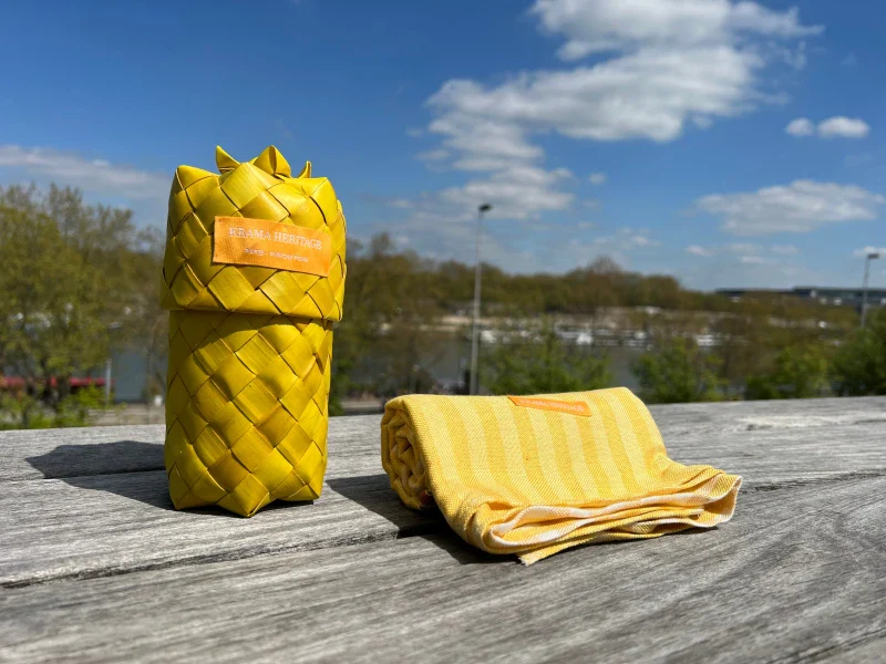 Grande écharpe en coton avec écrin en palmier tressé -Pop Jaune - Image 2