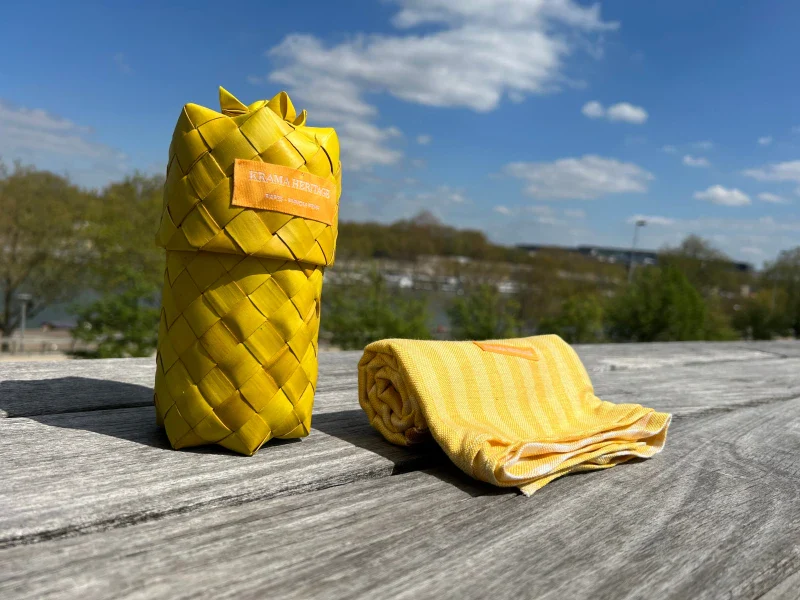 Grande écharpe en coton avec écrin en palmier tressé -Pop Jaune - Image 5