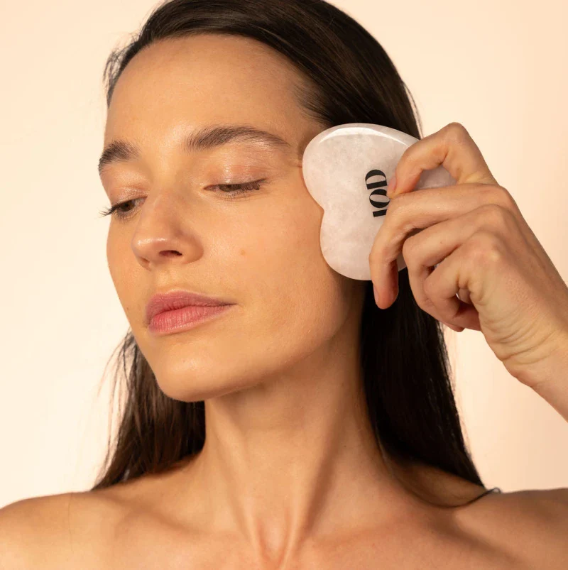 Gua Sha en Quartz Rose “Cœur de Pierre” - Image 2