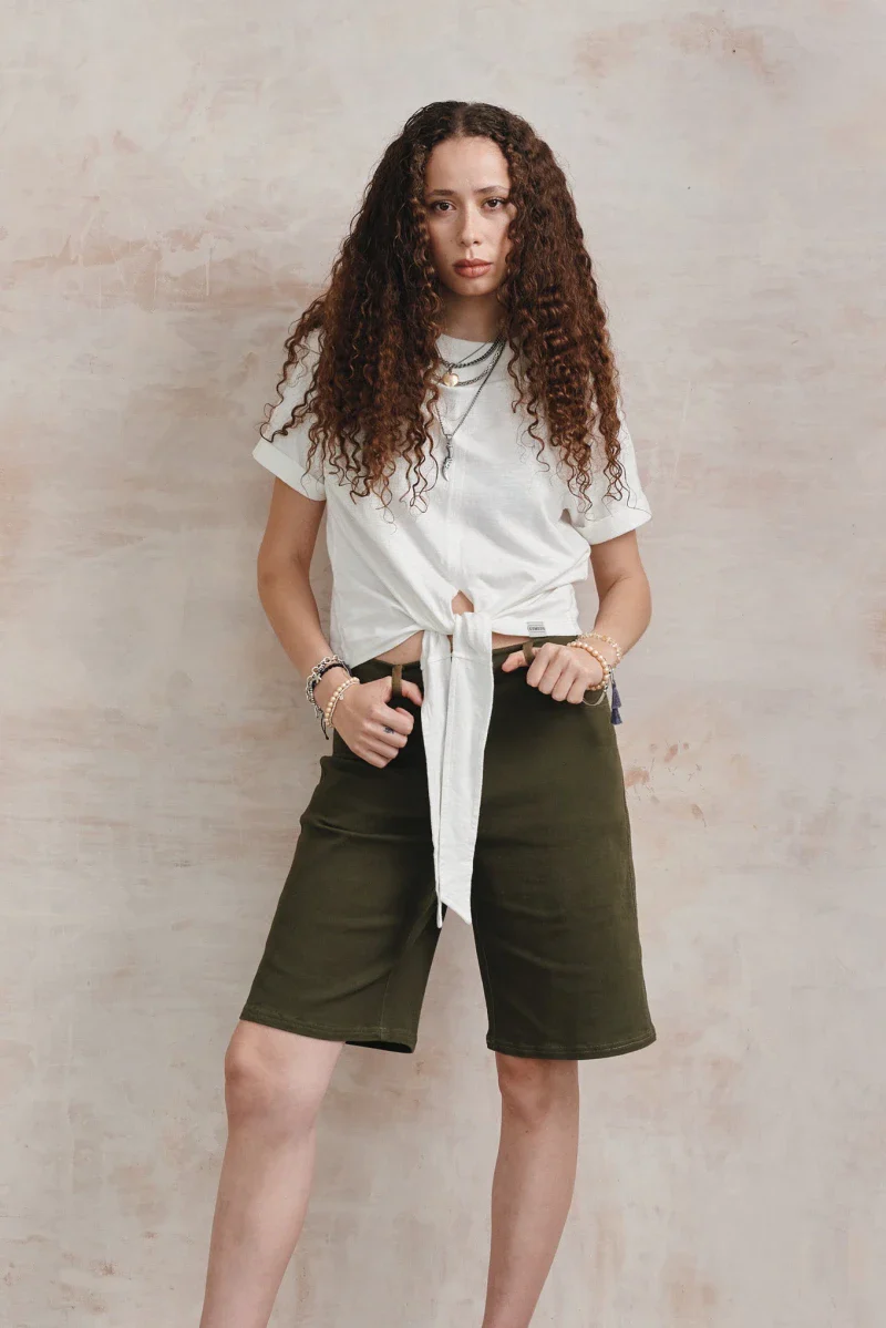 Haut blanc cassé pour femme en coton bio - Anisa - Image 2