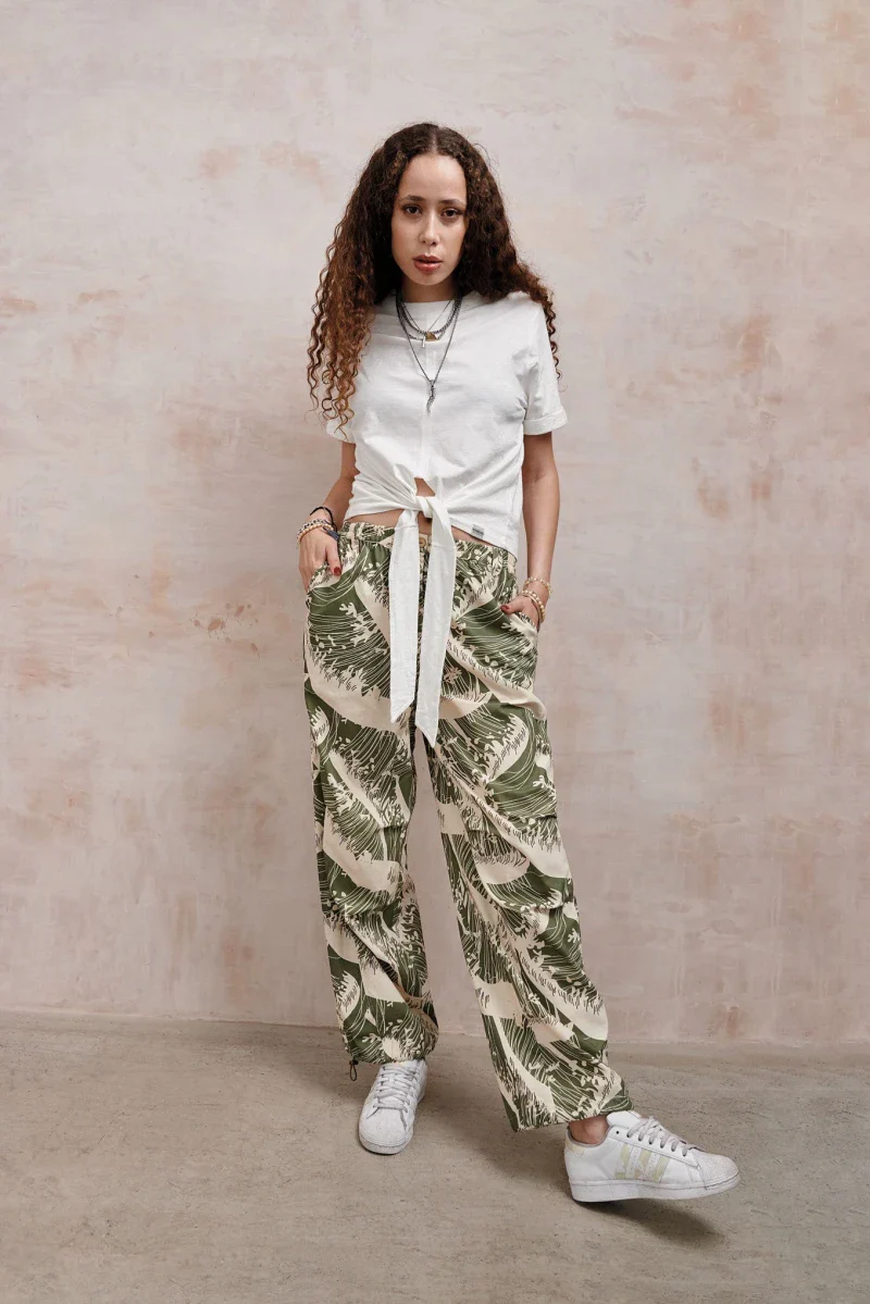 Haut blanc cassé pour femme en coton bio - Anisa - Image 3