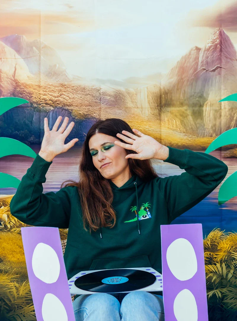 Hoodie en coton bio unisexe – DJ Dino - Image 2