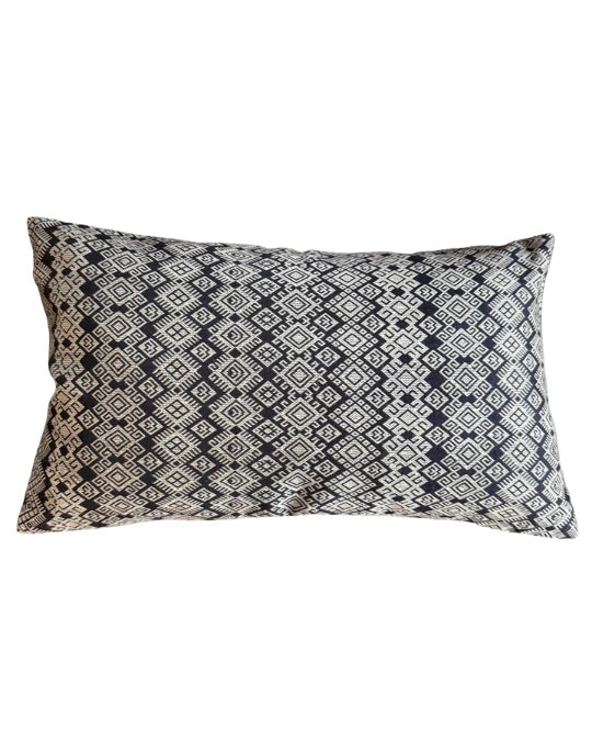 Housse de coussin Kachin bleu marine et beige - Image 3