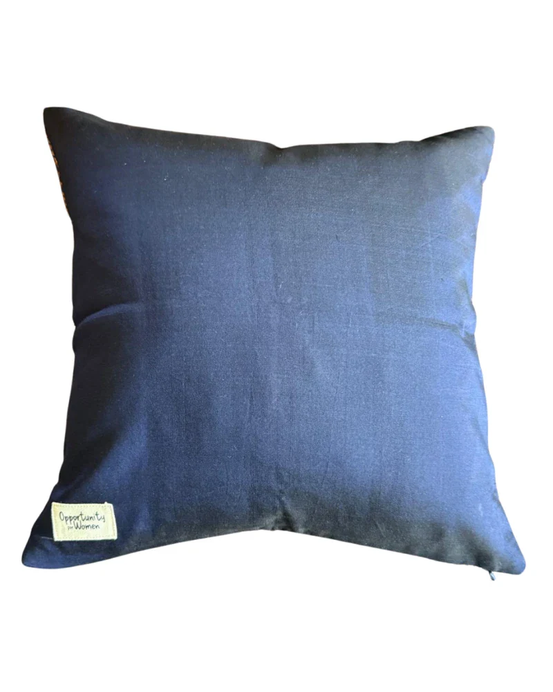 Housse de coussin Kachin bleu marine et orange - Image 3
