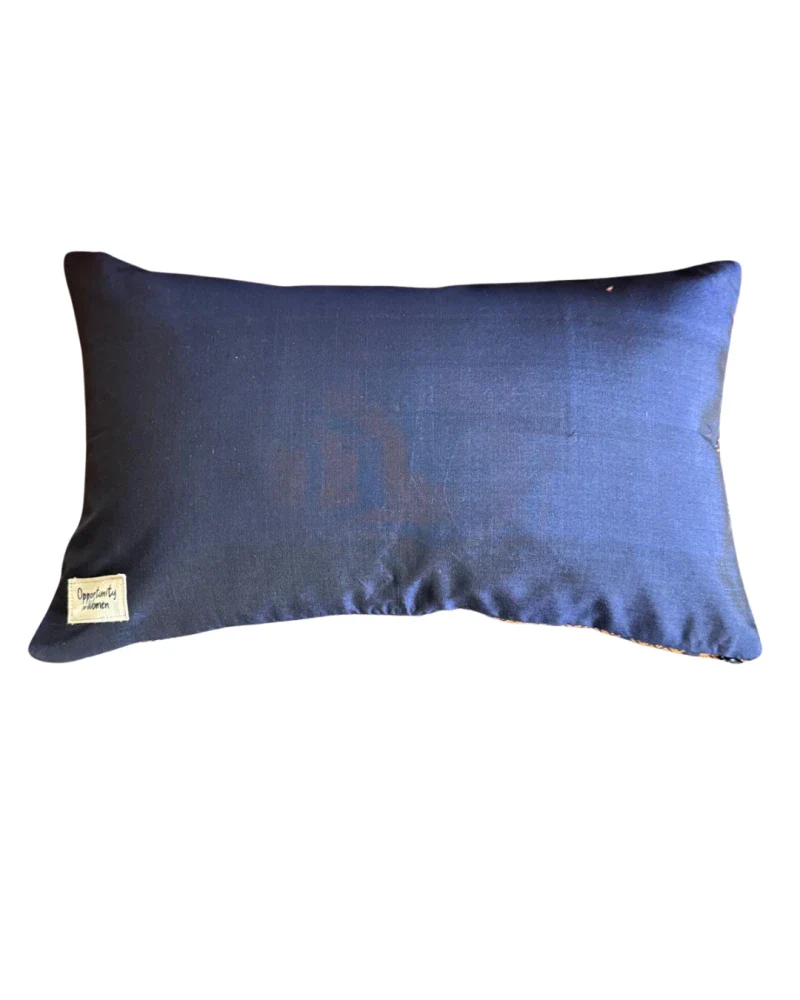 Housse de coussin Kachin bleu marine et orange - Image 4