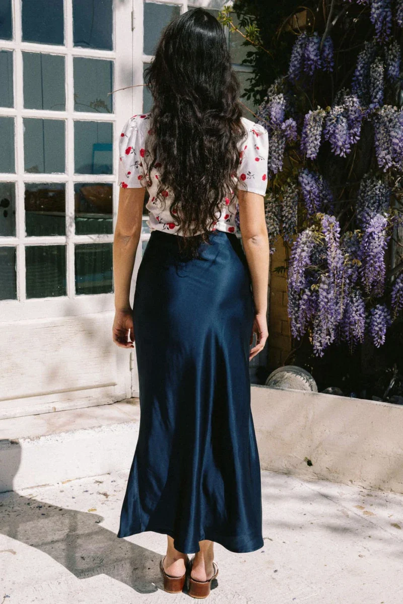 Jupe longue en satin bleu marine - Iris - Image 9