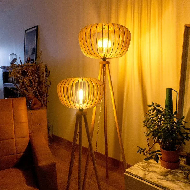Lampadaire en bois design sur trépied - Agathe - Image 5