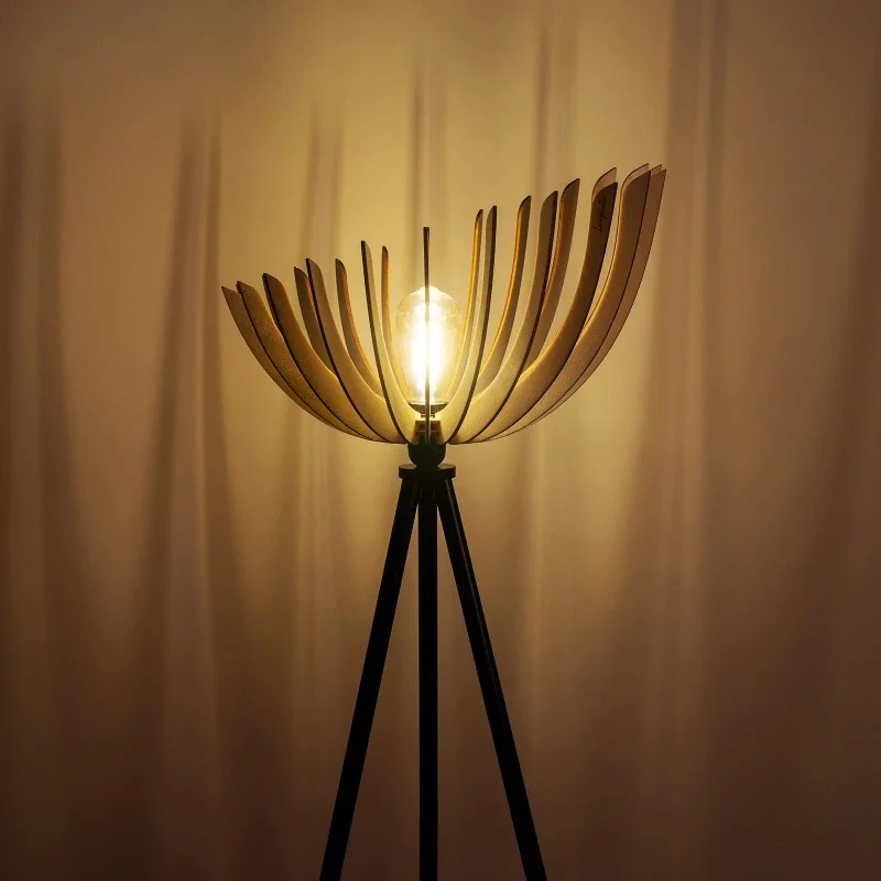 Lampadaire en bois design sur trépied - Athéna - Image 15