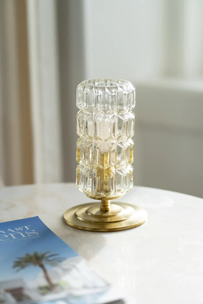 Lampe à poser - Globe en verre Moulé Vintage sur Base en laiton brossé - Camille - Image 13