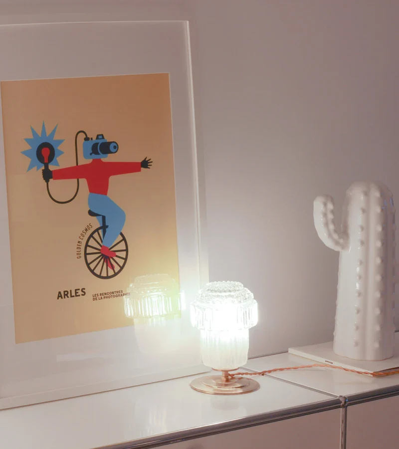 Lampe a poser - Globe en verre Vintage ciselé et Base en laiton - Clara - Image 2