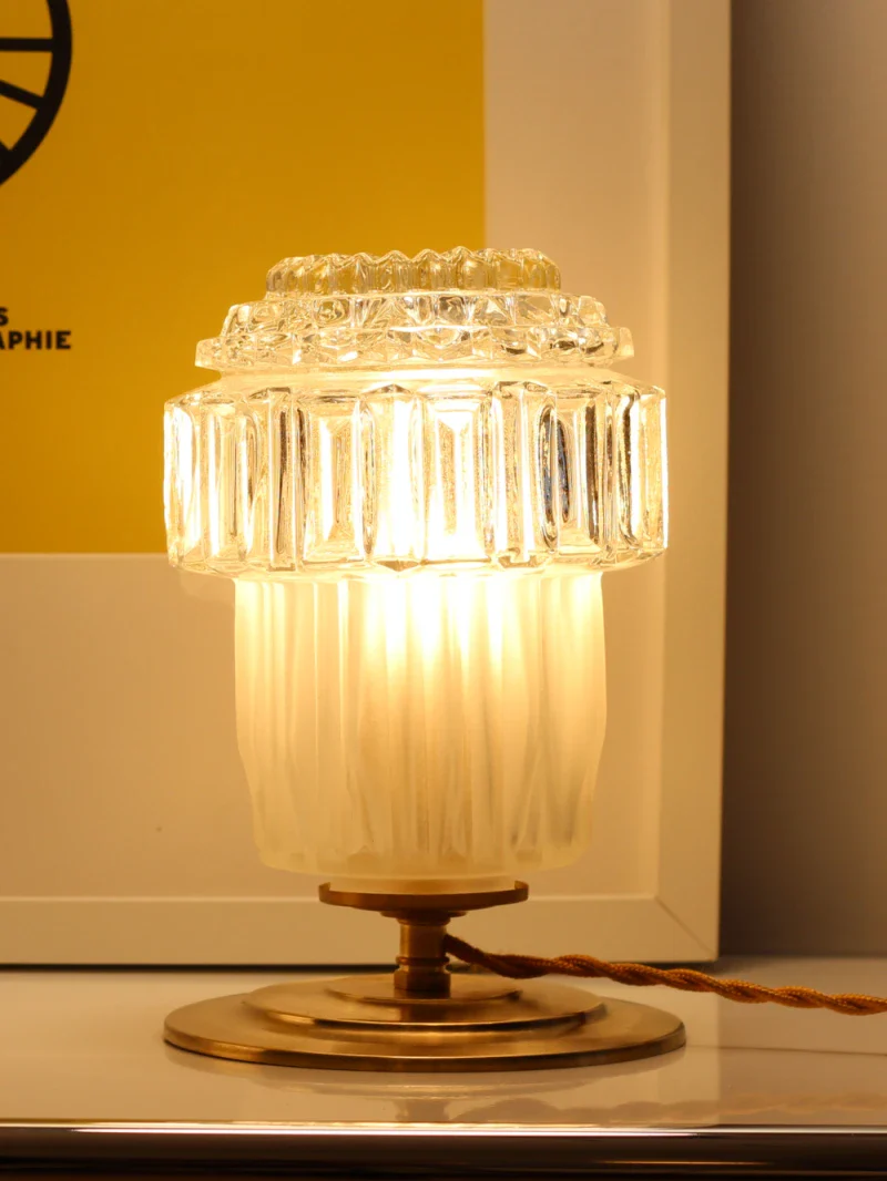 Lampe a poser - Globe en verre Vintage ciselé et Base en laiton - Clara - Image 8