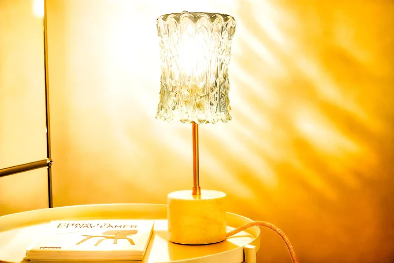 Lampe à poser - Globe en verre Vintage Ciselé et Base en marbre  - Carlota - Image 8