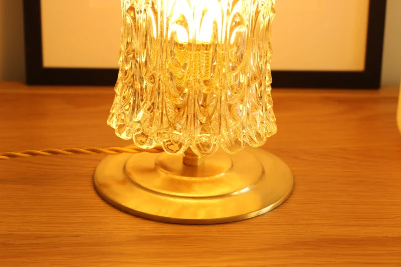Lampe à poser - Globe en verre Vintage Moulé et Base en laiton - Paula - Image 6