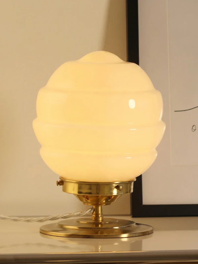 Lampe a poser - Globe en verre Vintage Opaline et Base en laiton - Zoé - Image 12