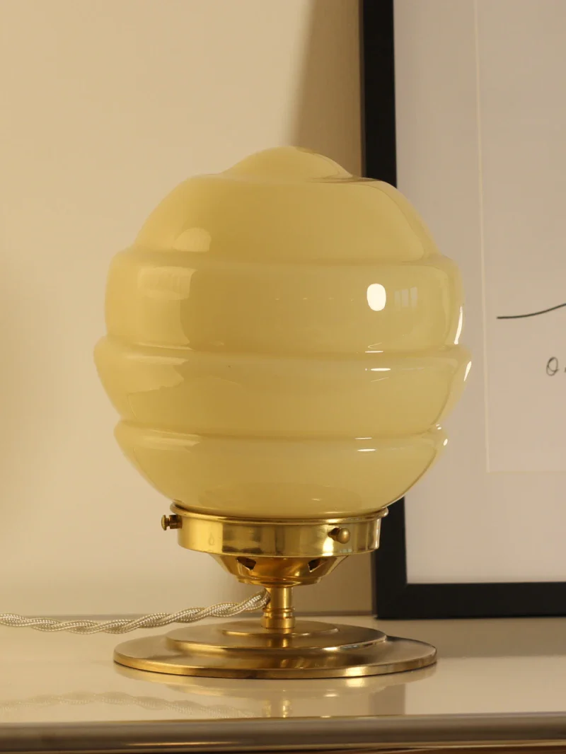 Lampe a poser - Globe en verre Vintage Opaline et Base en laiton - Zoé - Image 9