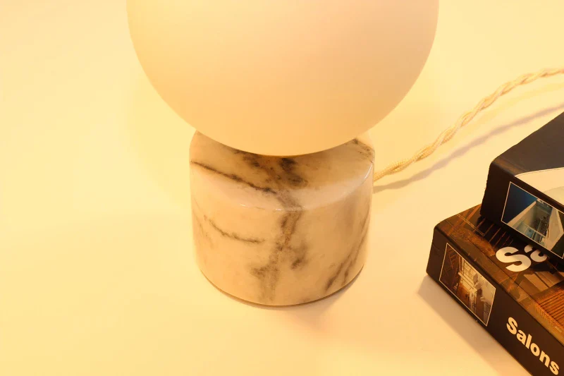 Lampe à poser - Globe en verre Vintage Opaline et Base en marbre - Laura - Image 4