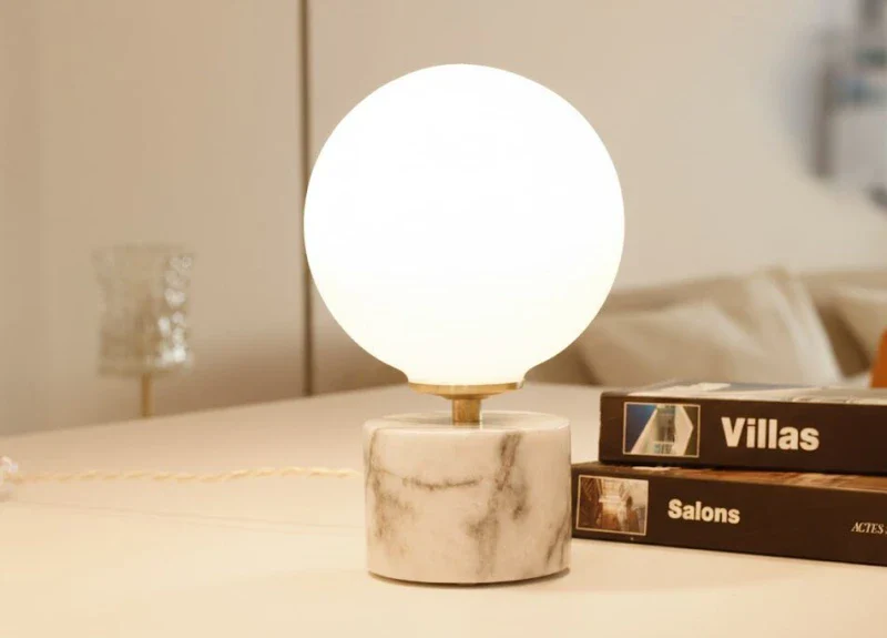 Lampe à poser - Globe en verre Vintage Opaline et Base en marbre - Laura - Image 9