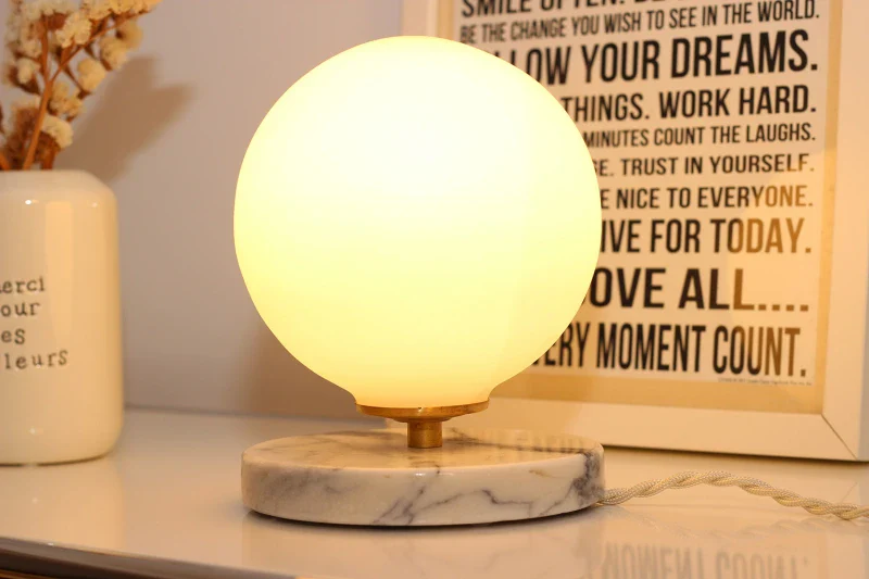 Lampe à poser Vintage - Opaline et Base en marbre - Isabelle - Image 3