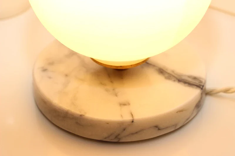 Lampe à poser Vintage - Opaline et Base en marbre - Isabelle - Image 4